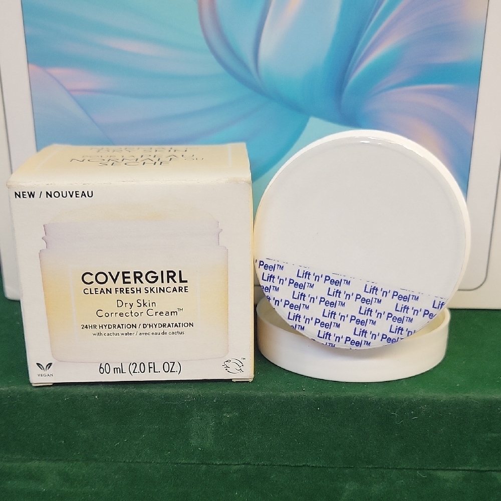 COVERGIRL Clean Fresh Skincare Dry Skin Corrector Cream Normal To Dry Skin 60ml